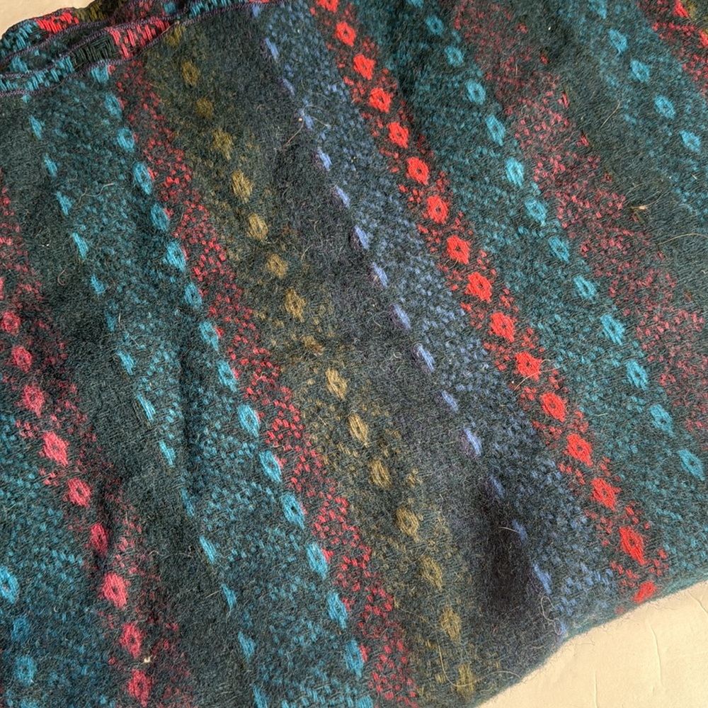 Amana wool throw Blanket - Picture 3 of 3